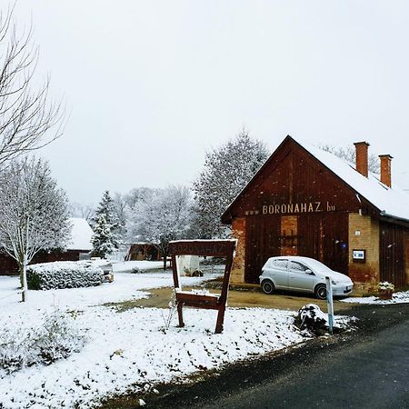 Boronahaz Fogado Hotel Szalafo Bagian luar foto