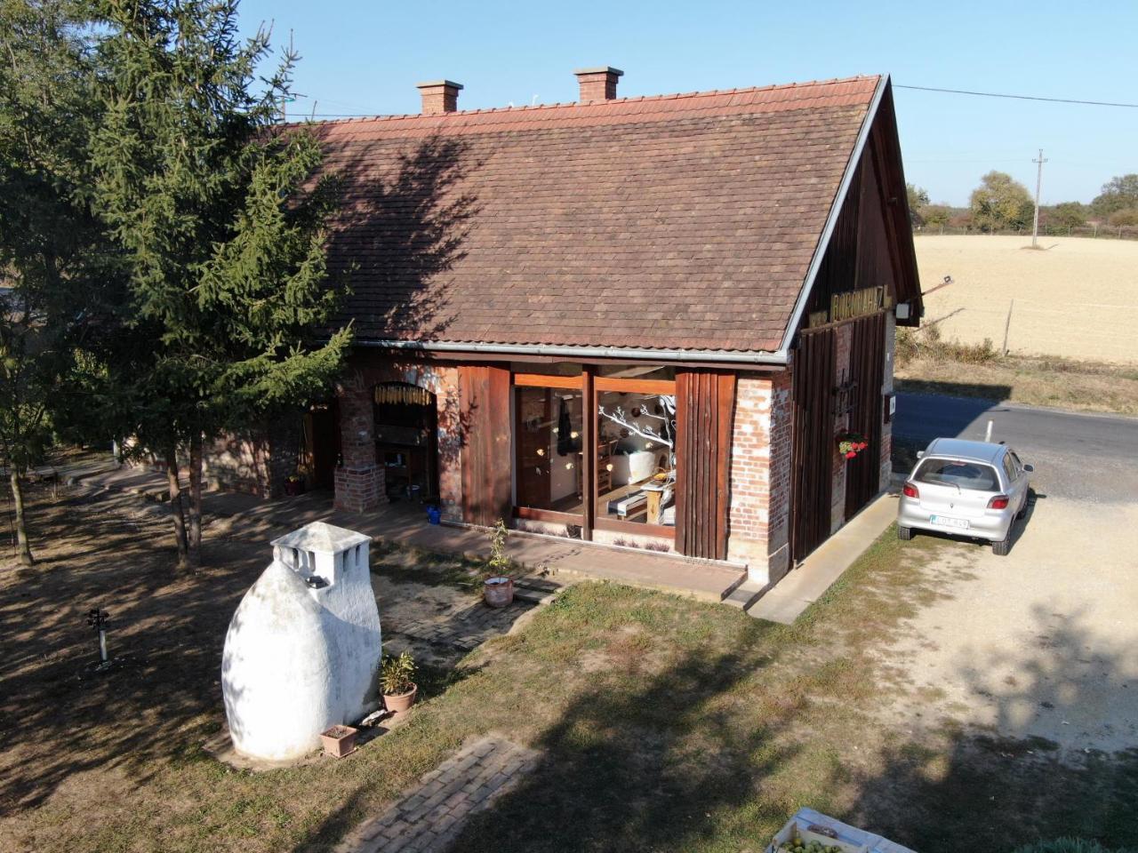 Boronahaz Fogado Hotel Szalafo Bagian luar foto