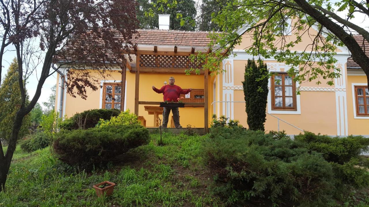 Boronahaz Fogado Hotel Szalafo Bagian luar foto