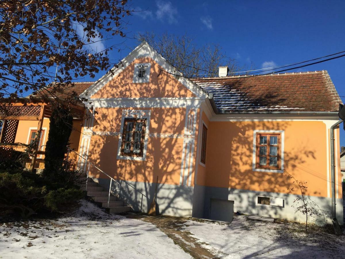 Boronahaz Fogado Hotel Szalafo Bagian luar foto